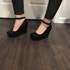 Black strapped wedges